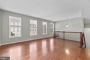 6704 Saw Mill Ct in Columbia, MD - Building Photo