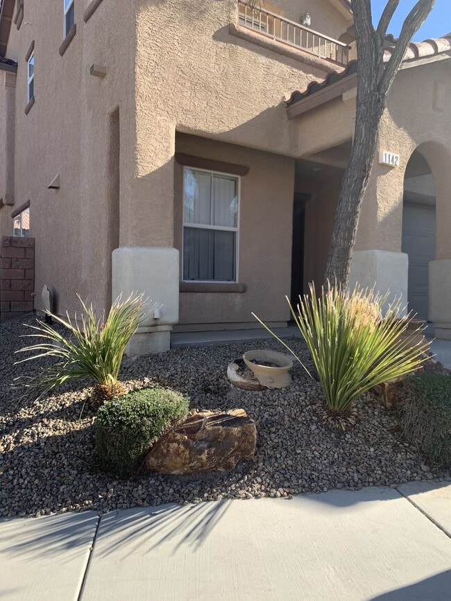 1142 Paradise Garden Dr in Henderson, NV - Building Photo - Building Photo