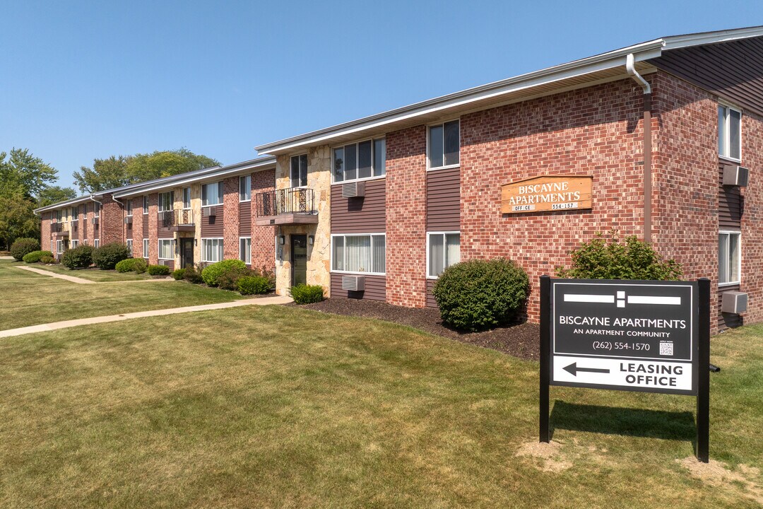 Biscayne Apartments in Racine, WI - Foto de edificio