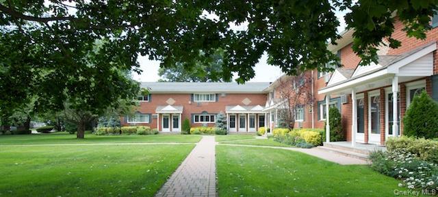 125 Terryville Rd in Port Jefferson Station, NY - Foto de edificio - Building Photo