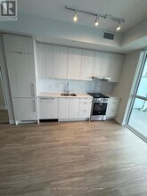 430-3430 Square One Dr in Mississauga, ON - Building Photo - Building Photo