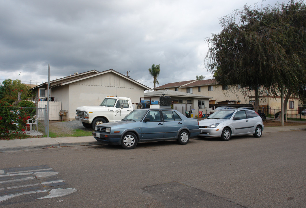 328 Montgomery St in Chula Vista, CA - Building Photo