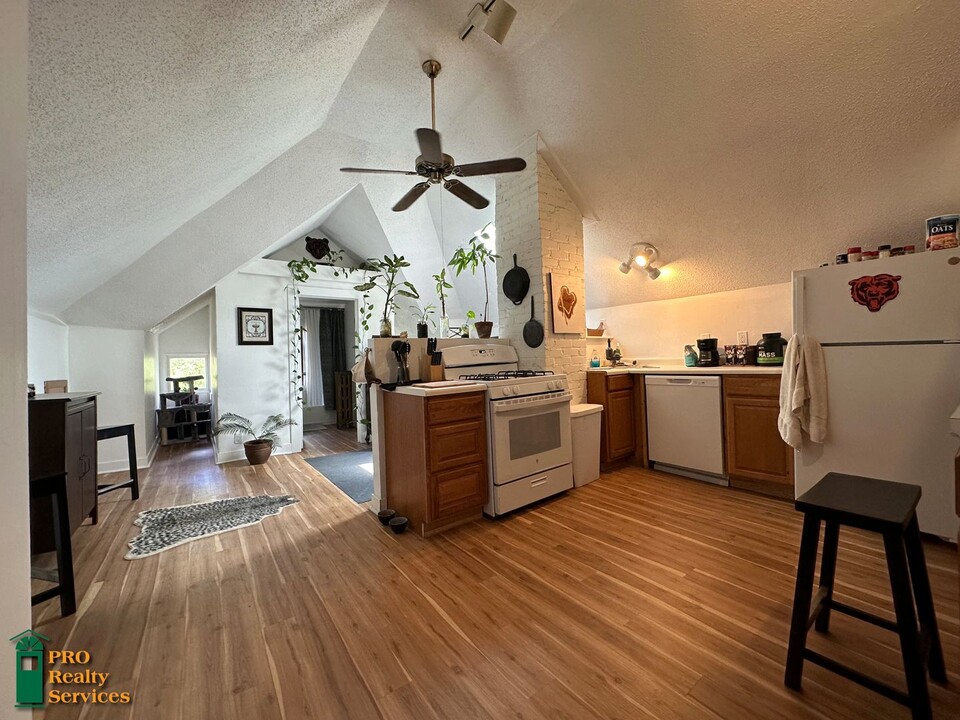 2315 Pleasant Ave, Unit 03 in Minneapolis, MN - Building Photo