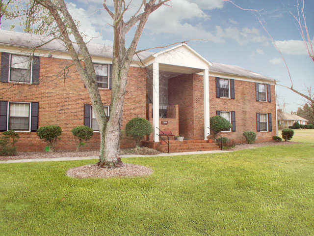 Swan Run Apartments in Charlotte, NC - Building Photo