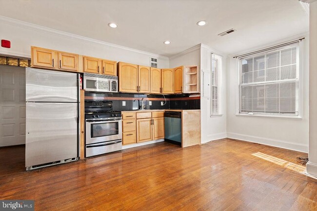 2738 Poplar St in Philadelphia, PA - Building Photo - Building Photo