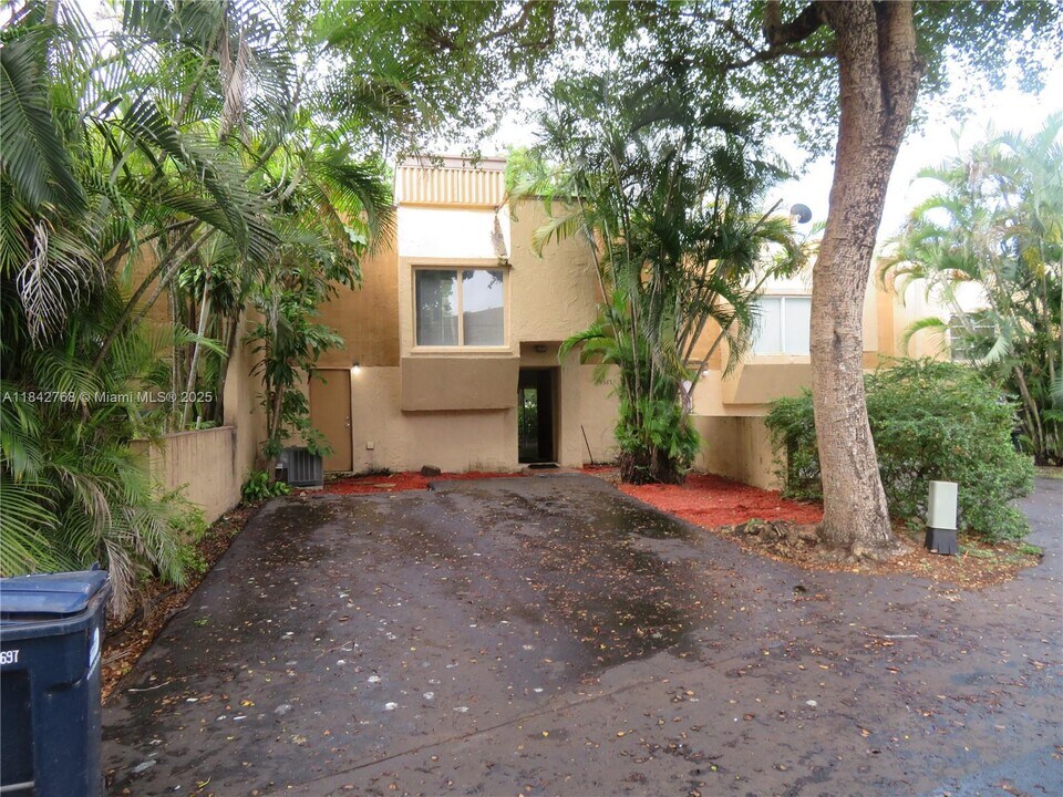 13878 SW 67th Terrace in Miami, FL - Building Photo