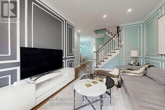 37 Whisperwood Rd in Vaughan, ON - Building Photo - Building Photo