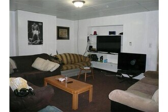 154 Robinson St in Pittsburgh, PA - Foto de edificio - Building Photo