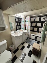 215 S Juniper St in Nampa, ID - Building Photo - Building Photo