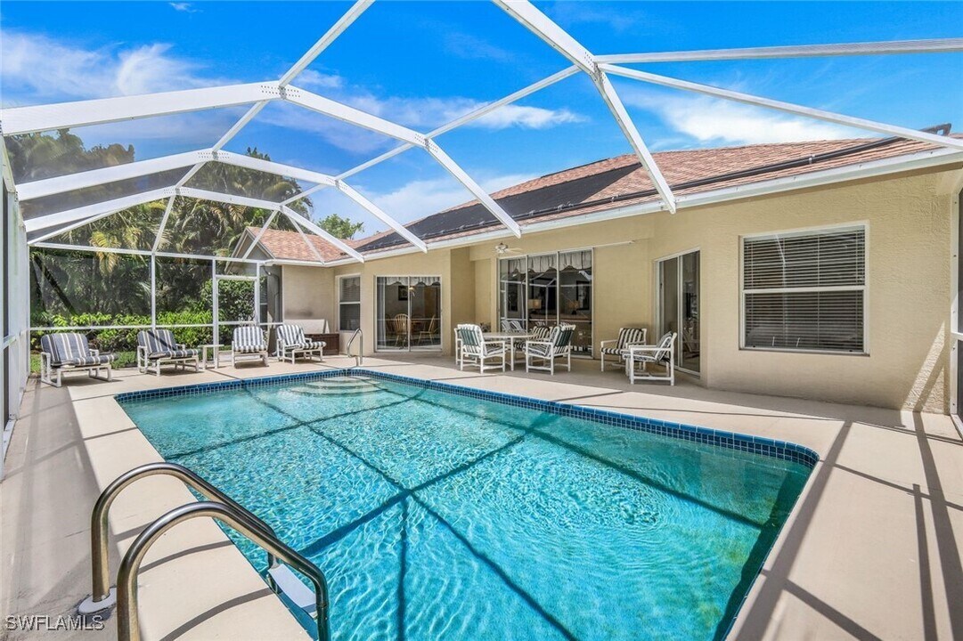 5110 Brixton Ct in Naples, FL - Foto de edificio