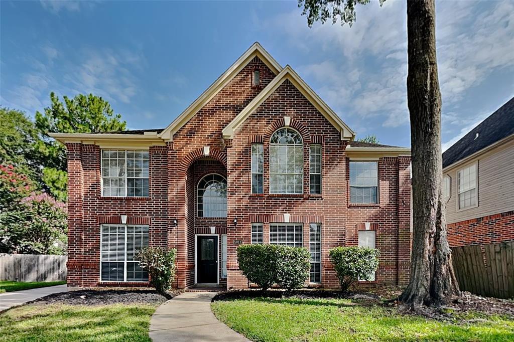 5011 Greenriver Valley Dr in Houston, TX - Building Photo