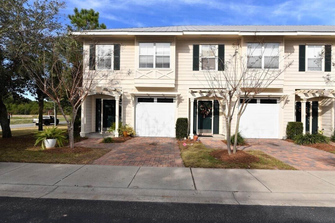203 Mattie M Kelly Blvd in Destin, FL - Building Photo
