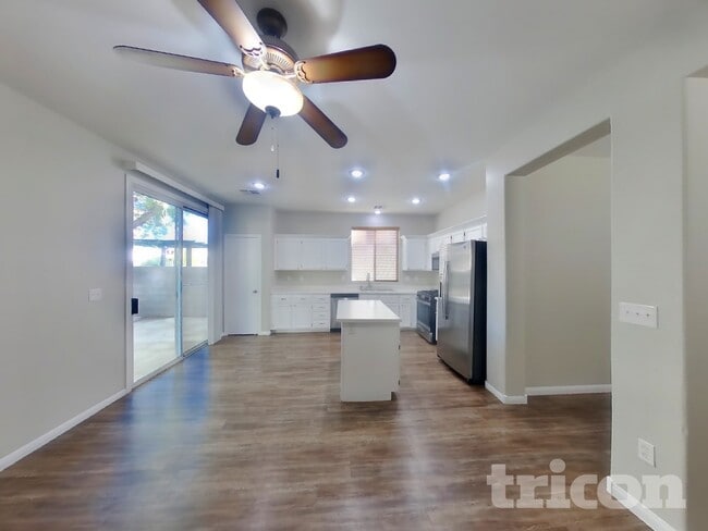 8504 Last Point Ave in Las Vegas, NV - Foto de edificio - Building Photo