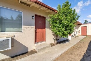 1409 E Cambridge Ave in Fresno, CA - Building Photo