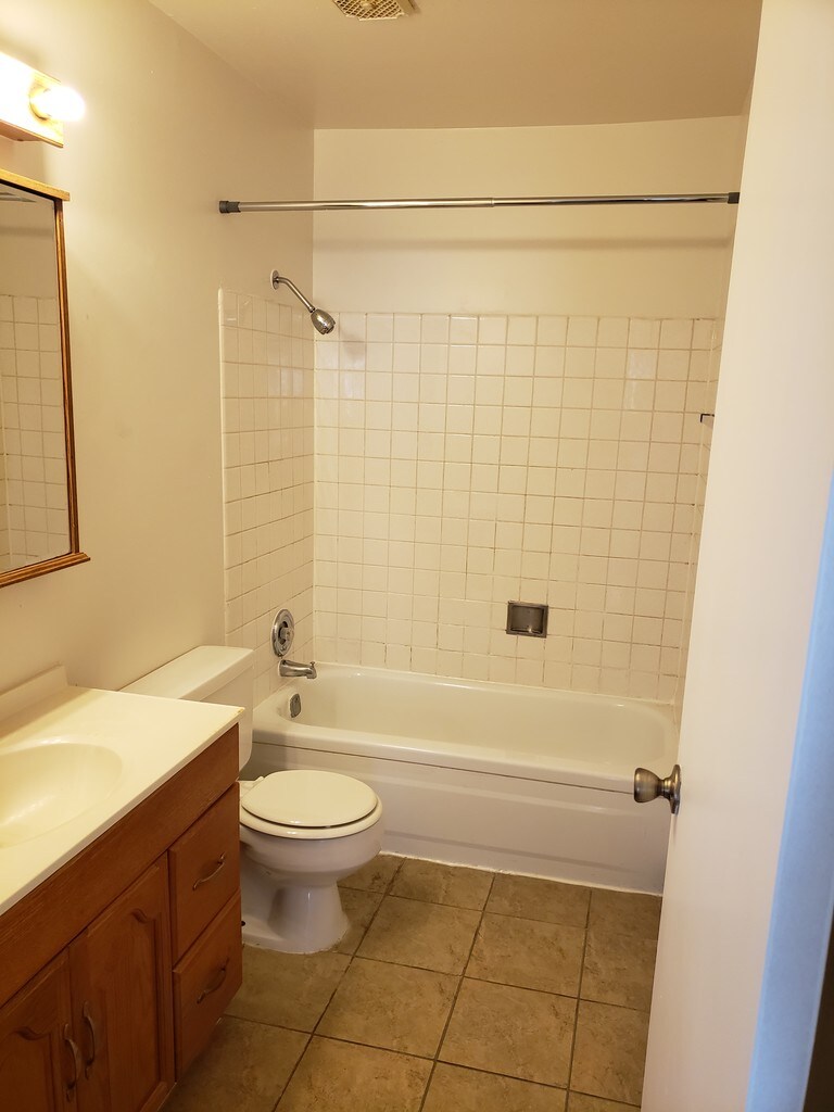 Tudor Park Apartments in Morris, IL