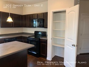 1302 Garden Dusk-Unit -Unit 2 in San Antonio, TX - Building Photo - Building Photo