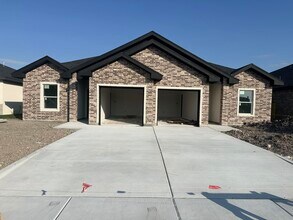 1006 Escondido Ln E, Unit A in Harlingen, TX - Building Photo - Building Photo