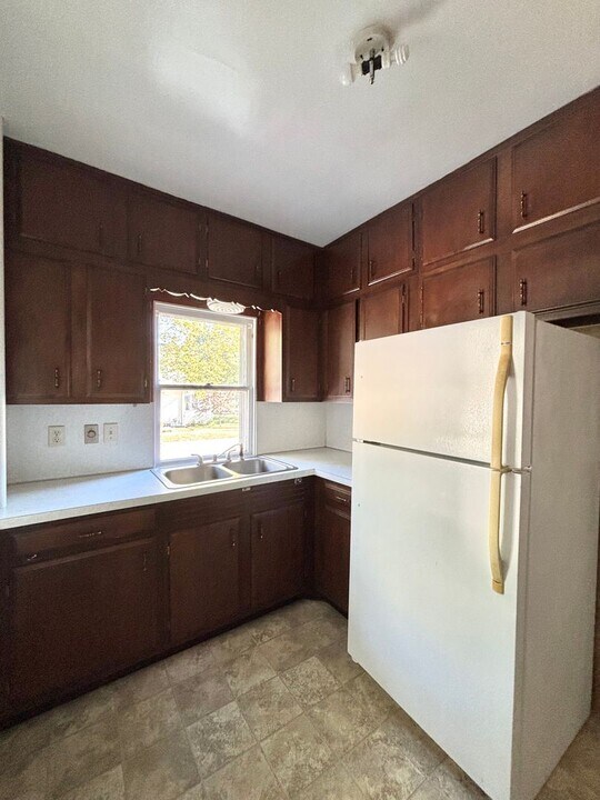 402 Montrose Ave in Kalamazoo, MI - Building Photo