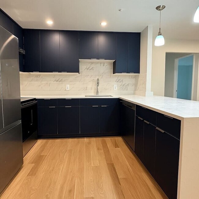 100 Grandview Ave in Quincy, MA - Building Photo - Building Photo