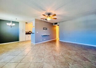 338 Chatham Q in West Palm Beach, FL - Foto de edificio - Building Photo