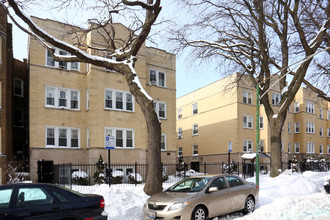 Claremont Court Condo in Chicago, IL - Foto de edificio - Building Photo