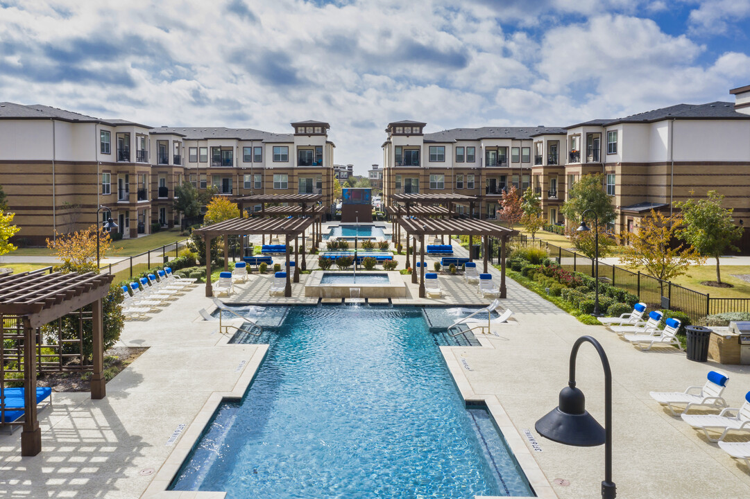 McKinney Square Apartments in McKinney, TX - Building Photo