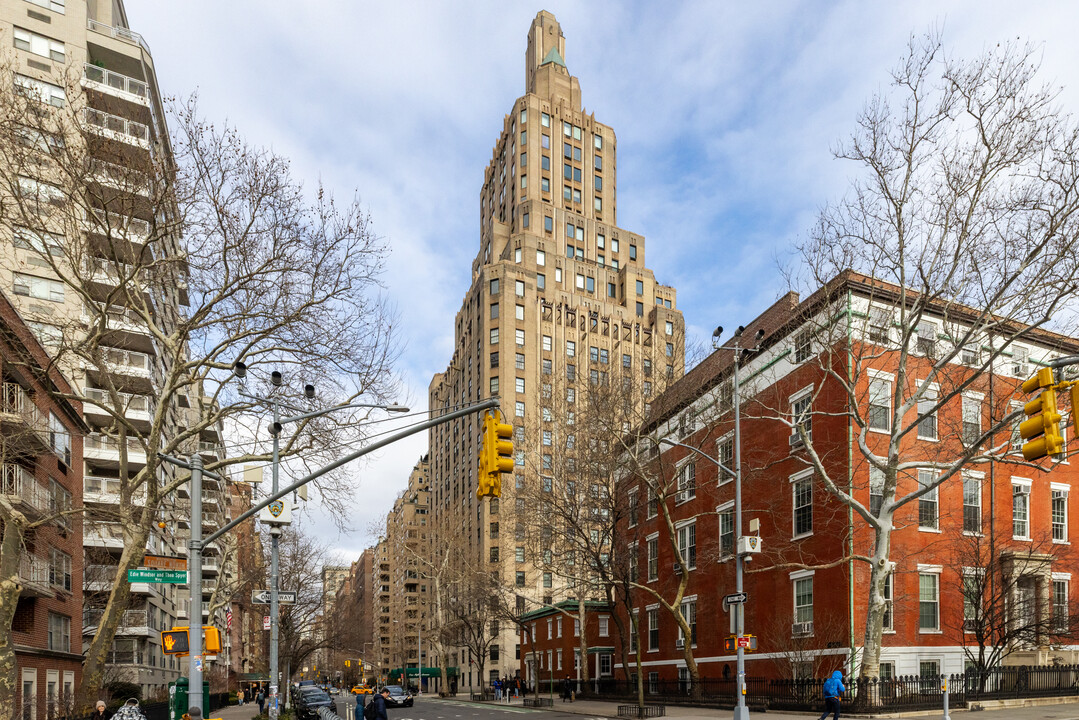 One Fifth Avenue in New York, NY - Building Photo