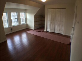 5647 Hampton St, Unit 3 in Pittsburgh, PA - Building Photo