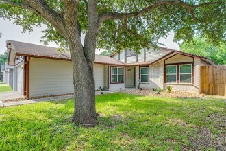 7986 Wayside Trail in San Antonio, TX - Building Photo - Building Photo