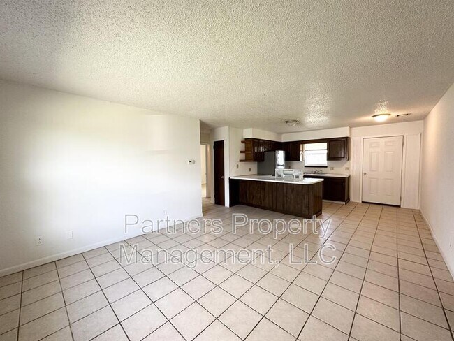 101 Pine Ave in Gentry, AR - Building Photo - Building Photo