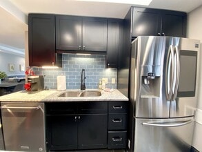 712 N West St in Wilmington, DE - Building Photo - Building Photo