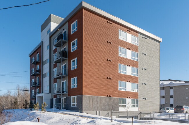 1500 Guillaume-Couture Boul in Lévis, QC - Building Photo - Building Photo