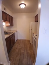 3300 Kenmore Rd, Unit 206 in Berkley, MI - Building Photo - Building Photo
