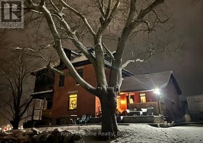 12 Erinville Dr in Erin, ON - Building Photo