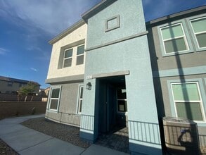 9365 Quiet Lagoon St in Las Vegas, NV - Foto de edificio - Building Photo