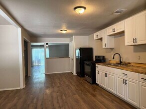 335 Monticello Ct in San Antonio, TX - Building Photo - Building Photo