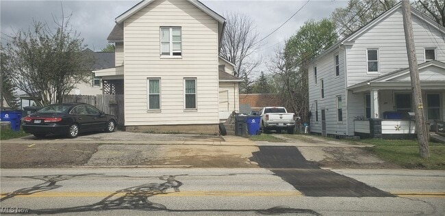 property at 203 S Diamond St