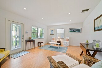 341 Murray Rd in West Palm Beach, FL - Building Photo - Building Photo