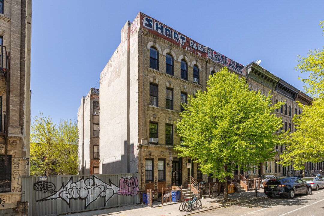153 Starr St in Brooklyn, NY - Building Photo