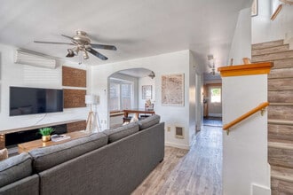 5040 NE 18th Ave in Portland, OR - Building Photo - Building Photo