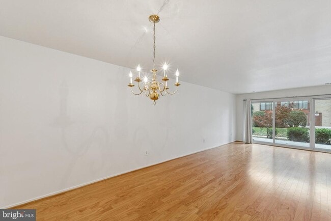 2817 Jermantown Rd in Oakton, VA - Building Photo - Building Photo