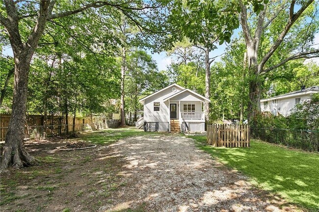 28547 Canal Dr in Lacombe, LA - Building Photo - Building Photo