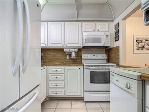 175 Turtle Lake Ct in Naples, FL - Building Photo - Building Photo