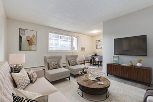 Kleisinger Manor in Regina, SK - Building Photo