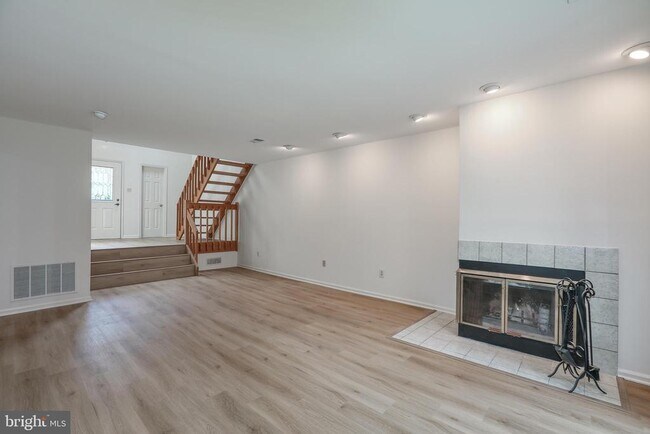 20 Andover Cir in Princeton, NJ - Foto de edificio - Building Photo