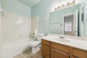 7326 Regency Square Ct in Houston, TX - Building Photo - Building Photo