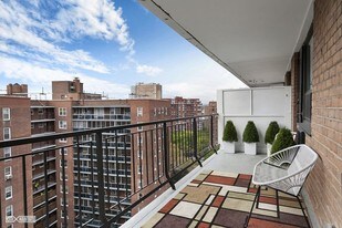 Lefrak City Apartments For Rent Queens Ny The Drake Apartments
