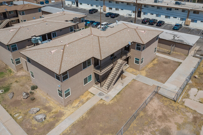 Desert Garden in El Centro, CA - Building Photo - Building Photo