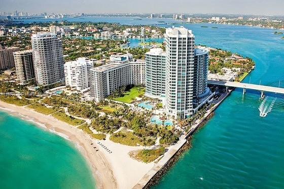 10295 Collins Ave, Unit 308 in Bal Harbour, FL - Building Photo