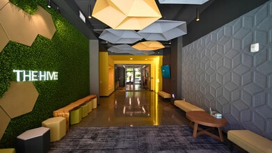 The Hive Apartments in Atlanta, GA - Foto de edificio - Building Photo